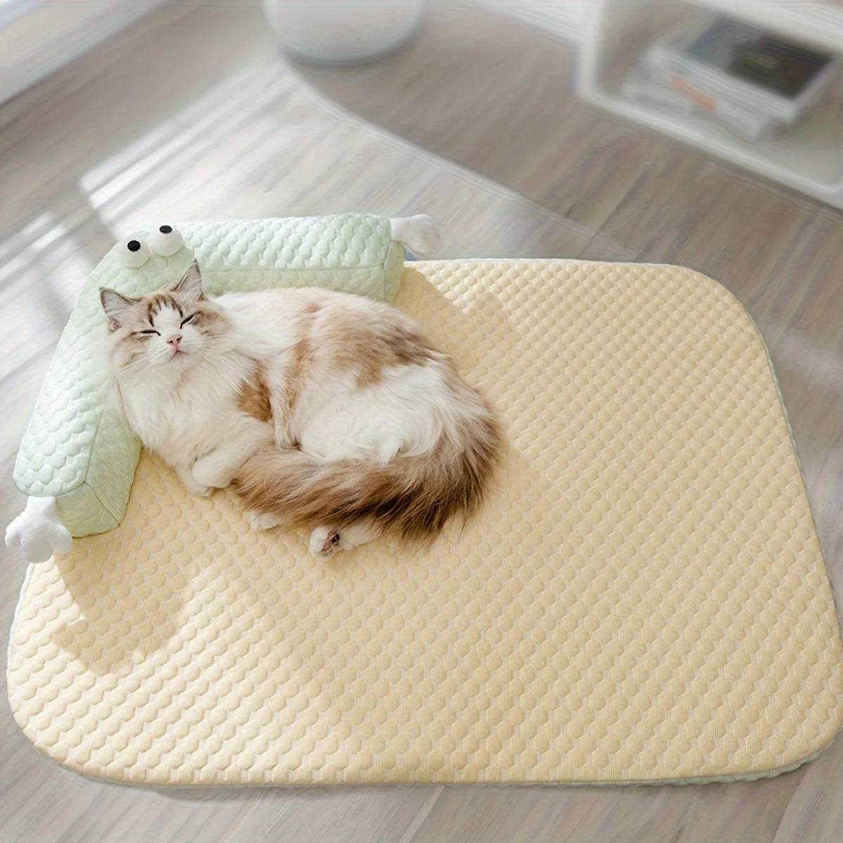 Give your pet a cool, comfy place to rest with this big‑eyed monster cooling mat. Breathable, absorbent, and washable, it keeps dogs and cats comfortable all summer. Perfect as a cozy nest for naps on floors, sofas, or beds