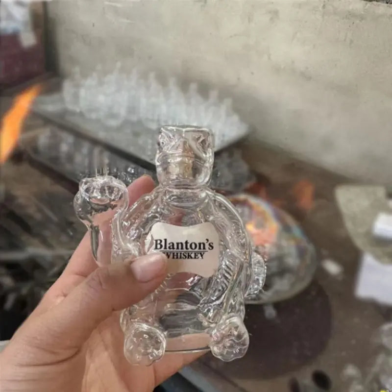 250ml Funny Middle Finger Whiskey Glass Decanter Duck Turtle Dog 10Oz Glass Whiskey Wine Bottle Statue Decoration For Bar Home